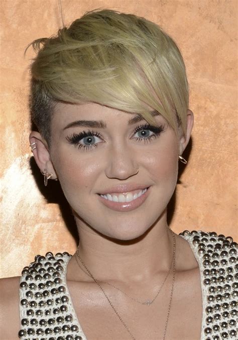 Miley Cyrus Short Blonde Pixie Cut With Side Swept Bangs Styles Weekly
