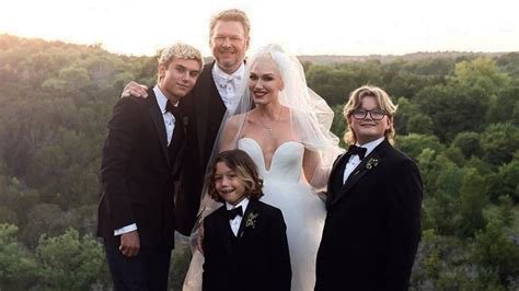Gwen Stefani Shares New Wedding Photo With Blake Shelton And Her Three Sons Youtube