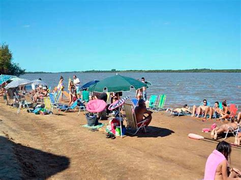 La Gente Disfrutó De Las Playas En Concepción Del Uruguay Paraná