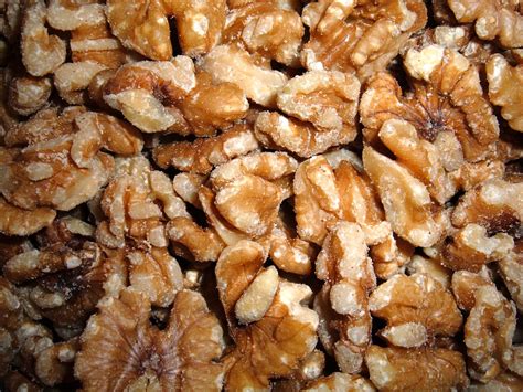 10 Proven Benefits Of Eating Walnuts