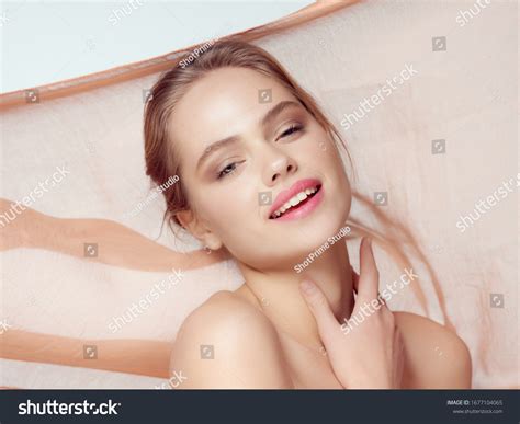 Pretty Woman Glamor Naked Shoulders Smile Stock Photo Shutterstock