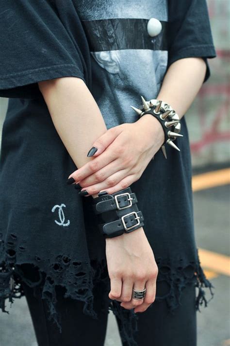 18 Must Have Grunge Accessories And Clothing Grunge Accessories