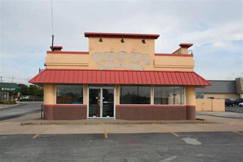 Old Fast Food Restaurant Exterior Restaurant Exterior House Styles