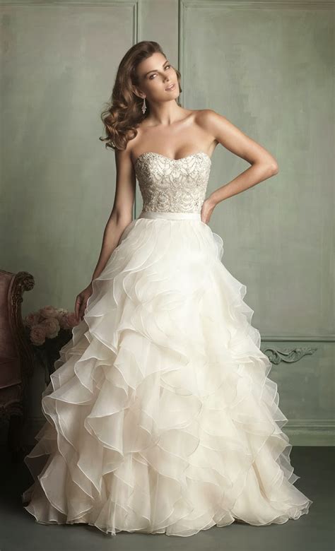 Redditors who wish to offer services in the way of gown making/mending/designing, please feel free to post as well! Best Wedding Dresses of 2013 - Belle The Magazine