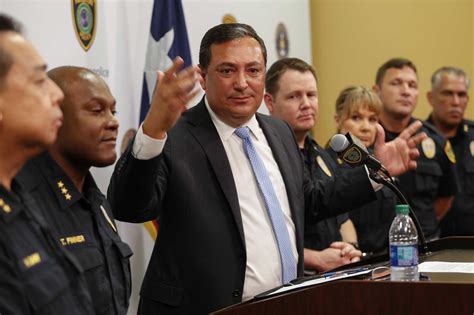 After Drug Raid Scandal Houston Police Chief Art Acevedo Creates New Narcotics Squad To Handle