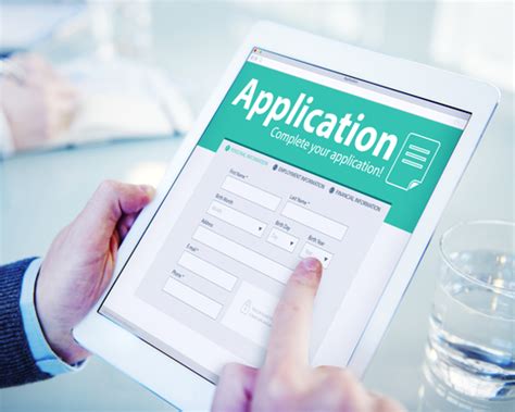 The Pros and Cons of Using Electronic Employment Applications