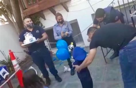El Tierno Gesto De La Policía Rionegrina Con Un Niño Que Emocionó A