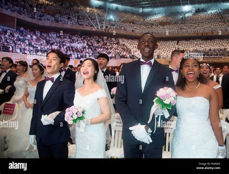 Mass Wedding Ceremony Of The Unification Church Hi Res Stock