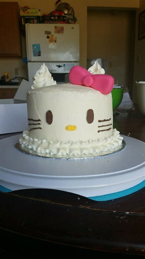 Hello Kitty Cake Decorated With Buttercream Chocolate And Small Amounts Of Fondant Torta Hello