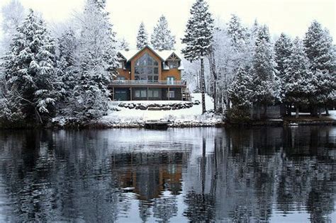 Beautiful Winter Cabin By The Lake Rustic House Lake House House