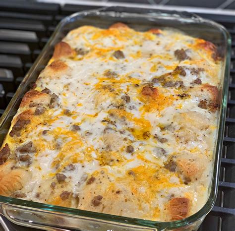 Biscuits And Gravy Breakfast Casserole The Cookin Chicks