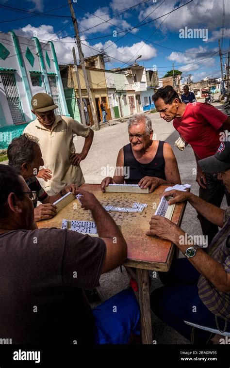 People Playing Dominos In The Street Santa Clara Cuba Stock Photo Alamy