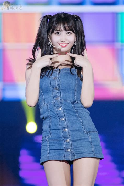 10 Times Twices Momo Was A Sexy Body Line Queen With Her Unreal Proportions Koreaboo