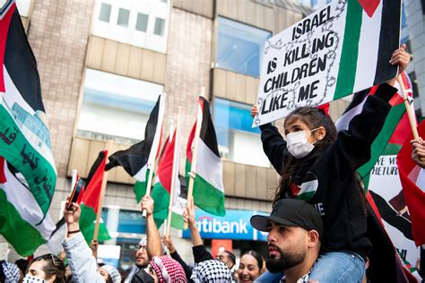Pro-Palestinian Demonstrators Rally at SF's Israeli Consulate in Lead