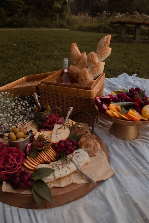 25 Romantic Picnic Date Ideas You Both Wont Forget Pairedlife