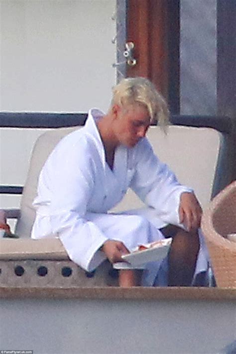 Justin Bieber Goes Full Frontal Naked As He Enjoys A Skinny Dipping