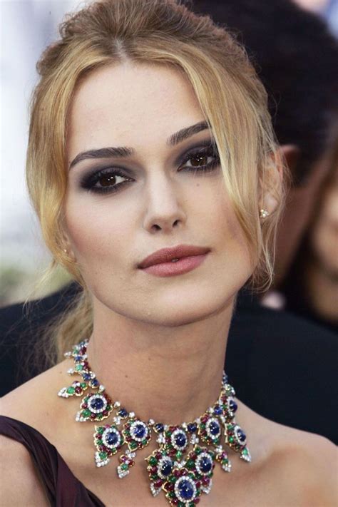Chokers Are Back 36 Regal Ways To Wear Them Keira Knightley Makeup