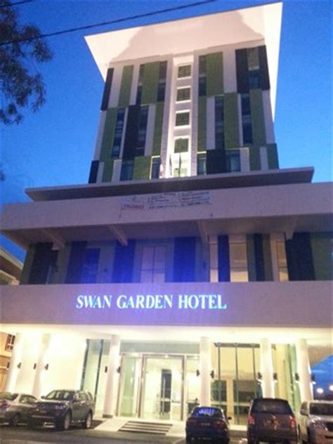 Cheng hoon teng temple and the stadthuys are notable landmarks, and travelers looking to shop may want to visit jonker street night market and dataran pahlawan melaka megamall. Swan Garden Hotel: UPDATED 2018 Reviews, Price Comparison ...