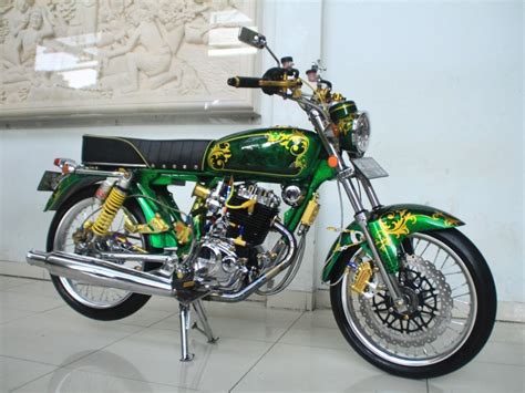 Cb 100 modifikasi, dan honda tiger 2000, dengan hanya menggunakan 1 liter bensin untuk mengukur jarak tempuh perjalanan. HONDA TIGER 2009 - BANDUNG : Karena Modif CB Tiada Mati Gaya