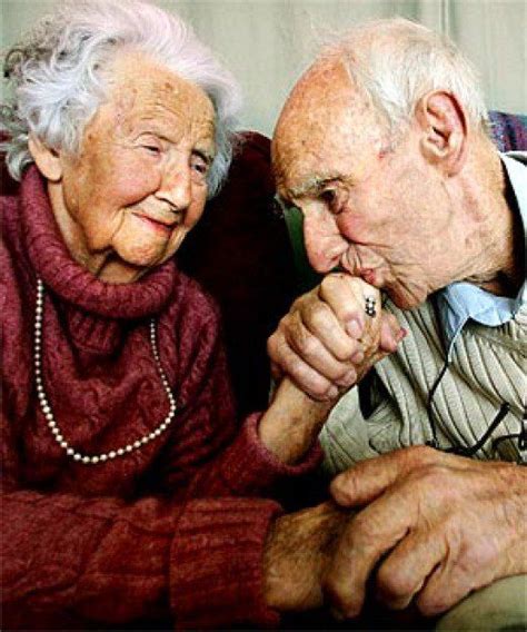 This Is An Honest Poem About Life And Love Couples Âgés Elderly Couples Couples In Love