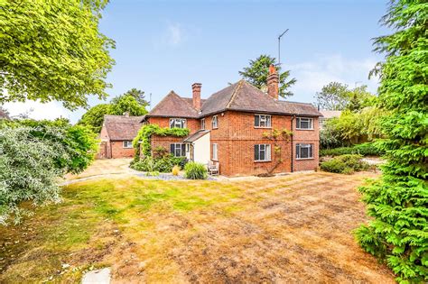 5 Bed Detached House For Sale In Baconsmead Denham Village