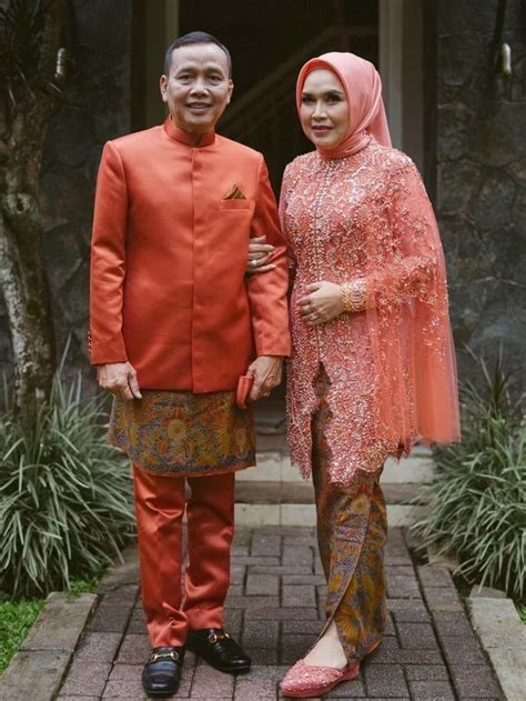 Tips Memilih Model Kebaya Untuk Seragam Orang Tua Pengantin Wedding