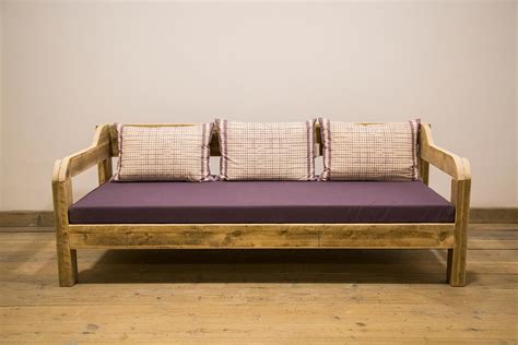Sofá moderno de madera de 3 plazas con cojines interior / exterior. Sofa Moderno de Madera Natalie - WOODSTOCK®