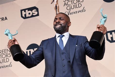 Idris Elba Y Sus Dos Premios En Los Sag Awards 2016 Galería De Fotos