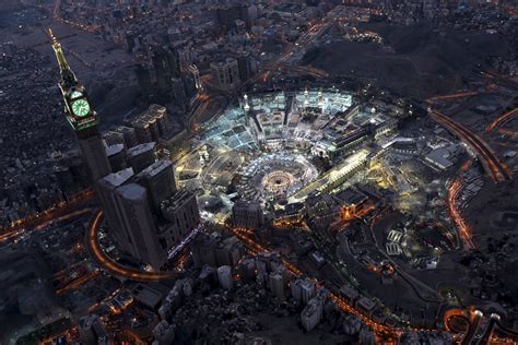 Heres What The Holiest Place In Islam Looks Like On Holiest Night Of