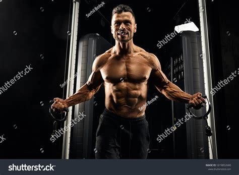 Front View Tensed Shirtless Bodybuilder Training写真素材1619852680