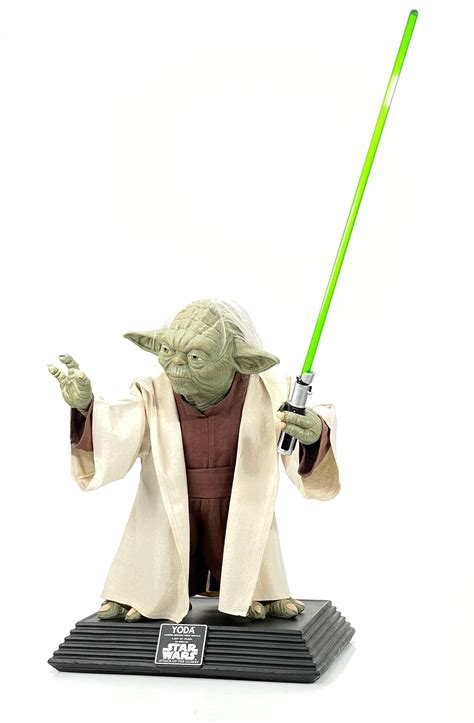 Lot Star Wars Yoda With Lightsaber Life Size Limited Edition Statue
