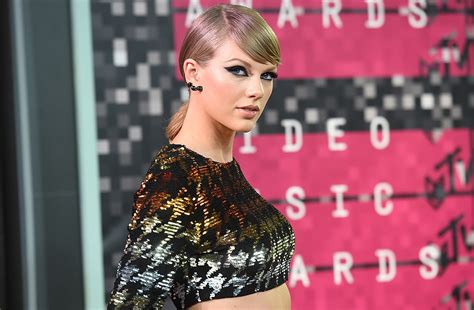 The Most Fashionable Moments Of Taylor Swifts Career Gallery