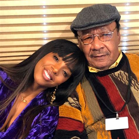 Kelly Rowland Recalls Reuniting With Her Father After 30 Years E