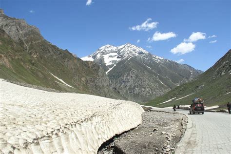 Road In Kashmir Editorial Image Image Of Mountains 42540535