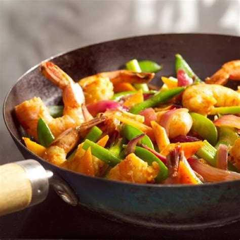 Thaise roerbak met grote garnalen en sugarsnaps recept