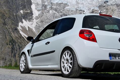 Contact clio rs italia on messenger. IT Clio 3 RS WSR blanche (from Italy) - Clio RS Concept