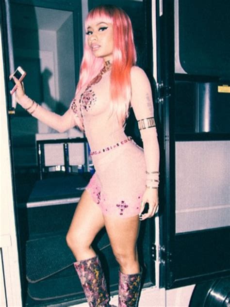 Pink Lady Nicki Minaj Shows Off Her New Look For Her The Night Is
