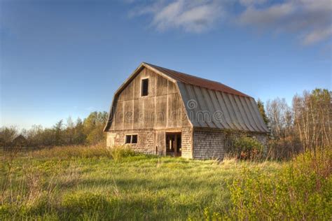 Old Wooden Barn Stock Image Image Of Huge Ruin Dilapidated 33200481
