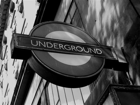 London Underground Roundel Holborn Richard And Gill Long Flickr