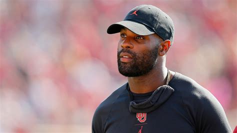 ou football demarco murray helping other tailbacks reach end zone