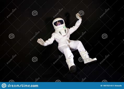 Astronaute Dans Lespace En Apesanteur Image Stock Image Du Ciel
