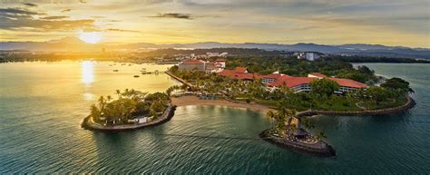Located off merdeka square, the hotel is set near gaya street sunday market. 8 Pantai Di Kota Kinabalu Dengan Pemandangan Senja ...