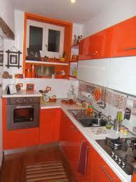 Las cocinas blancas consiguen transmitir elegancia, sencillez y tranquilidad. Cocinas en color naranja - Colores en Casa