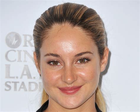Shailene Woodley Might Want To Invest In Some Hd Finishing Powder To
