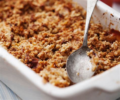 Simple And Delicious Apple Crumble 12 Tomatoes