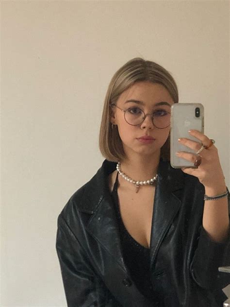 Haircut Hair Blonde Short Baleyage Cold Blond Girl Aesthetic Glasses Vintage Outfit Mirror