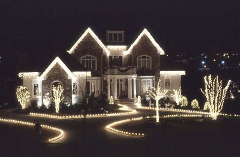 Outdoor Christmas Lights Decorations Ideas 26 Jihanshanum White