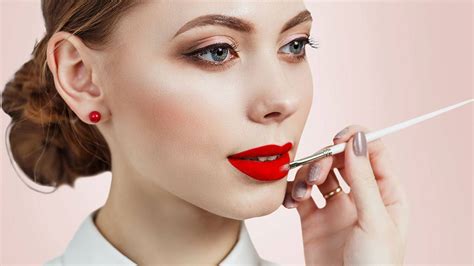 How To Pair A Bold Red Lip With Rose Gold Eye Shadow Lor Al Paris