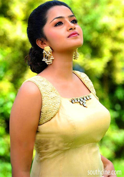 Actress 360 Body Scan Anupama Parameshwaran Hot Cleavage Thighs