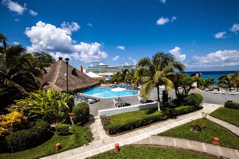 Each condo is uniquely decorated with its own flair. Casa Del Mar Cozumel 2019 DEMA Show Specials - Bluewater ...